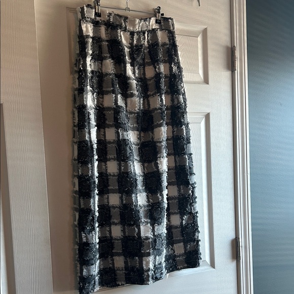 Chic Black and White Checkered Skirt - Picture 3 of 14